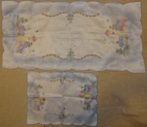 TWF Weihnachtsdecke 2er-Set weiß-blau Polyester 38x20; 38x78 einwandfrei erhalten Tischdecke  Weihna