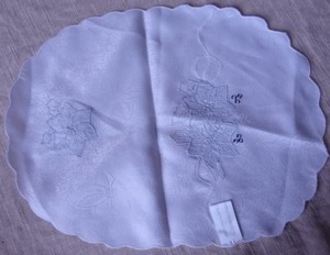 TWF Weihnachtsdecke Mitteldecke Polyester  weiß blau silber 38x30 kaum benutzt Tischdecke einwandfre Bild 2