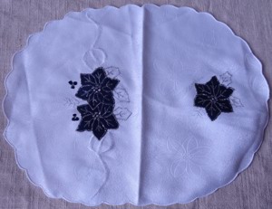 TWF Weihnachtsdecke Mitteldecke Polyester  weiß blau silber 38x30 kaum benutzt Tischdecke einwandfre