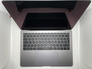 Apple MacBook Pro 13' Model A1708 8GB 256GB Space Gray - wie neu Bild 4