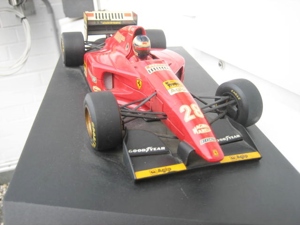 Modellauto --(2) Ferraries  verschiedene siehe die Fotos Bild 4