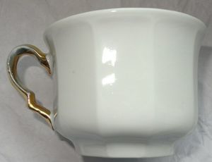 CP Tasse Kaffeetasse weis Goldrand alt Porzellan gut erhalten alt