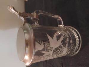Glasbierkrug mit Zinndeckel, Motiv Gänse