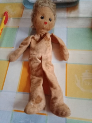 Uralte Puppe an Sammler zuverkaufen