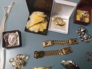 Broschen, Nadeln, Armbänder, Krawattennadeln, Manschettenknöpfe Bild 5