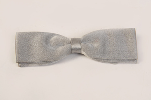 Ansteckfliege vorgebunden Fliege Kravatte Schleife grau Satin vintage 60er 