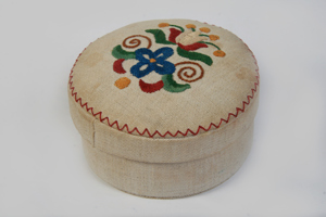 Schmuck-Schatulle Stoff m. Deckel Aufbewahrungsdose handbestickt rund   10 vintage 60 70er 