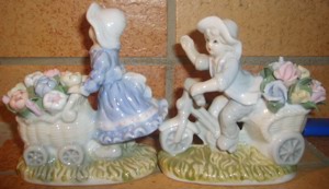D Porzellanfiguren 2 Stk 1 Mädchen+1 Junge mit Blumenkörben ca 10x11 sehr gut erhalten Sammelfigur Bild 2