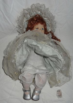 DI Puppe Porzellankopf Kleid lange rote Haare ca. 30 Jahre unbespielt gut erhalten alt Sammelpuppe Bild 8
