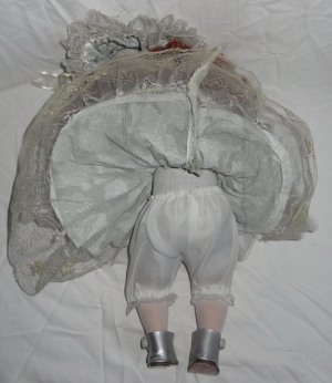 DI Puppe Porzellankopf Kleid lange rote Haare ca. 30 Jahre unbespielt gut erhalten alt Sammelpuppe Bild 4