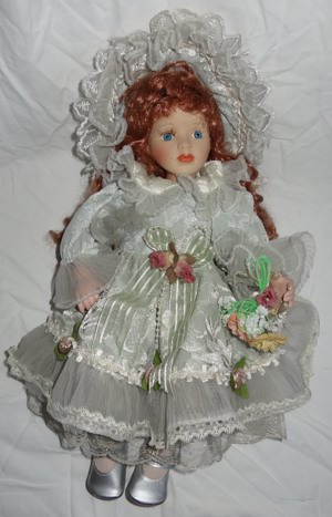DI Puppe Porzellankopf Kleid lange rote Haare ca. 30 Jahre unbespielt gut erhalten alt Sammelpuppe Bild 7