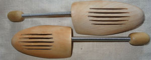 SS1 Schuhspanner Holz Spiralfeder Gr.43-45 Echtholz benutzt noch gut erhalten Schuhe Spanner Bild 2