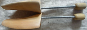 SS1 Schuhspanner Holz Spiralfeder Gr.43-45 Echtholz benutzt noch gut erhalten Schuhe Spanner Bild 4