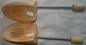 SS1 Schuhspanner Holz Spiralfeder Gr.43-45 Echtholz benutzt noch gut erhalten Schuhe Spanner Bild 5