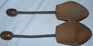 SS2 Schuhspanner Holz Spiralfeder Gr.39-40  3 Echtholz benutzt noch gut erhalten Schuhe Spanner Bild 2