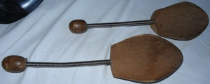 SS2 Schuhspanner Holz Spiralfeder Gr.39-40  3 Echtholz benutzt noch gut erhalten Schuhe Spanner Bild 4