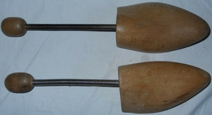 SS3| Schuhspanner Holz Spiralfeder 1x40 1x 39-40 Echtholz benutzt noch gut erhalten Schuhe Spanner Bild 4