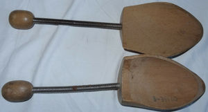 SS3| Schuhspanner Holz Spiralfeder 1x40 1x 39-40 Echtholz benutzt noch gut erhalten Schuhe Spanner Bild 5