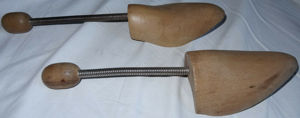 SS3| Schuhspanner Holz Spiralfeder 1x40 1x 39-40 Echtholz benutzt noch gut erhalten Schuhe Spanner Bild 3