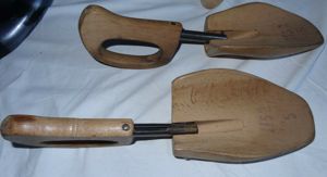 SS7 Böhmer Schuhspanner Echtholz Gr. 5 Spanner älter mit Scharnier noch gut zu nutzen Schuhe Spanne Bild 5