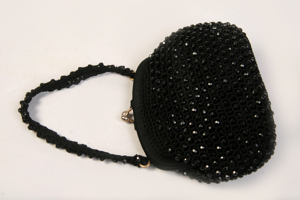 Handtasche Abendtasche Theater Glasperlen schwarz klein gehäkelt schwarz 60er vintage 