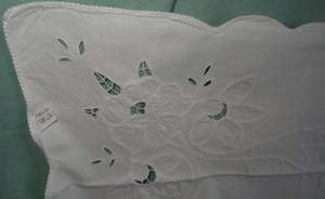 TWL Tischdecke Mitteldecke 75x75 weiß Baumwolle Lochstickereien Blumenmuster kaum gebraucht Tischwäs Bild 2