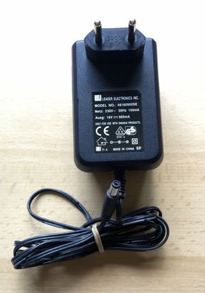verschiedene Adapter oder Netzteile 18 Volt, 1100 mA, 16 V, 12 V, 9 V, u.a. Bild 6