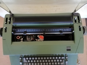 IBM Kugelkopfschreibmaschine 82c  grün inkl. Kugelkopf  Bild 2