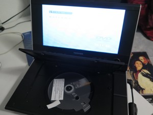 TOSHIBA SD-P91SKE, Tragbarer DVD-Player, Set, 9 Zoll, gebraucht Bild 2