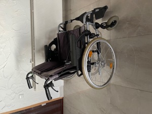 Rollstuhl faltbar Handbremsen Brezzy guter Zustand 38cm 41cm 45cm Bild 5