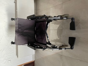 Rollstuhl faltbar Handbremsen Brezzy guter Zustand 38cm 41cm 45cm Bild 4