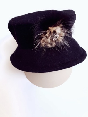 Damen Hut Gr. 55 schwarz von "elle" mit Federn und Brosche Bild 1