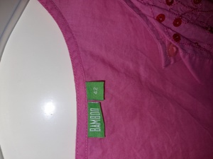 Pinke Bluse mit Stickerei am Ausschnitt mit dreiviertel  Arm, Größe 42. 100% Cotton Baumwolle. Bambo Bild 5