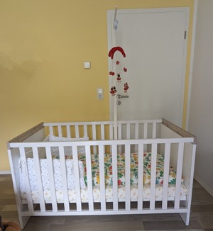Kinderbett 70 x 1.40 cm, komplett mit Bettzeug, Sterntaler Spieluhr und Mobile  Bild 2
