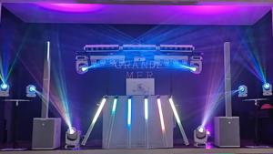 Profi Hochzeits DJ präsentiert spektakuläres Indoor Feuerwerk als Highlight Bild 2