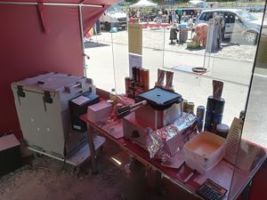 Ausgestatteter Verkaufsstand, mit autarkem Heißwasser & Kühlung & Abwasser etc. Bild 1