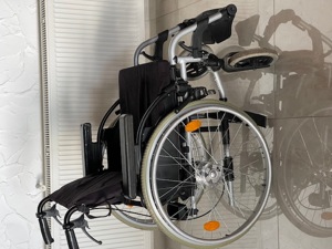 Rollstuhl faltbar Handbremsen Brezzy guter Zustand 38cm 41cm 45cm Bild 1