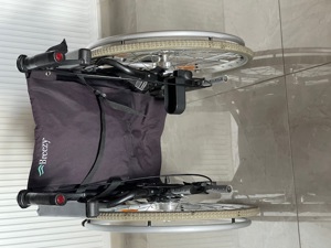 Rollstuhl faltbar Handbremsen Brezzy guter Zustand 38cm 41cm 45cm Bild 3