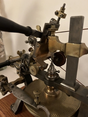 Antike Zahnradschneidemaschine Uhrmacher Werkzeug - Antique Watchmaker Tool Fine Bild 2