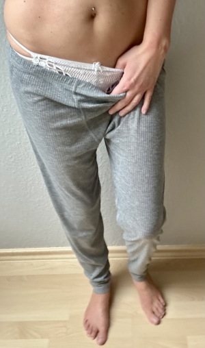 meine dufte getragene sexy graue Hose  Bild 1