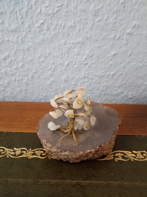 Kunstbaum lt. Bild 