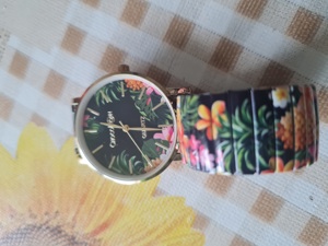 Biete sehr schöne damen Armbanduhr  Bild 2