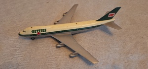 Schuco Modelle--4 Autos 1 :16 und 1 Kleiners &1 Flugzeug etwas Größer ca 25 cm  Bild 5
