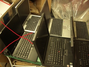 Konvolut: 5 Laptops für Bastler. Fujitsu, IBM, Medion Bild 6
