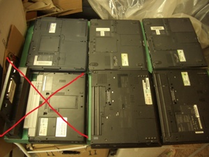 Konvolut: 5 Laptops für Bastler. Fujitsu, IBM, Medion Bild 7