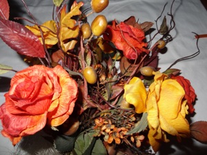 D Blumenstrauß Bukett Blütenmix Spätsommer Rosen Herbstpflanzen Kunstblumen gut erhalten Dekoration Bild 5