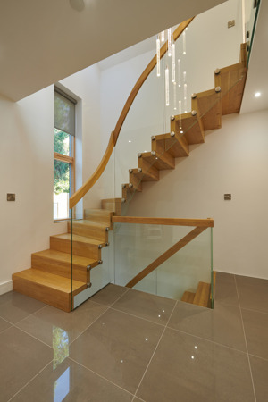 Treppen Holz, Stahl, Glas. Bild 1