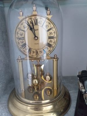 Uhr zu Verkaufen im Gut erhaltenen Zustand Bild 1