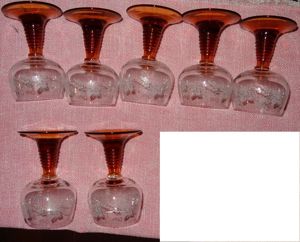HP Trinkglas Weinglas 5 (+2 Weinrömer 0,1l Piffche mit Weinlaub brauner Stiel gut erhalten  Bild 2