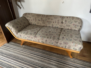 altmodischer Sofa 